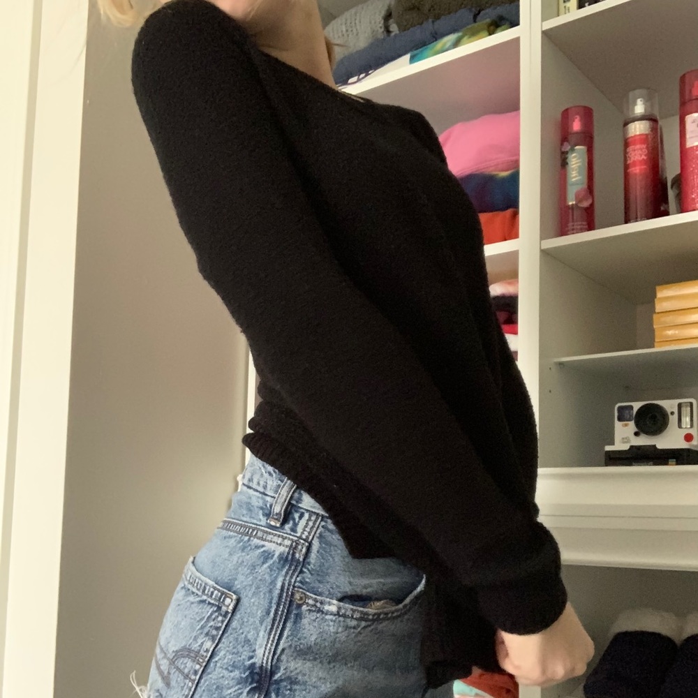 BLACK CREWNECK